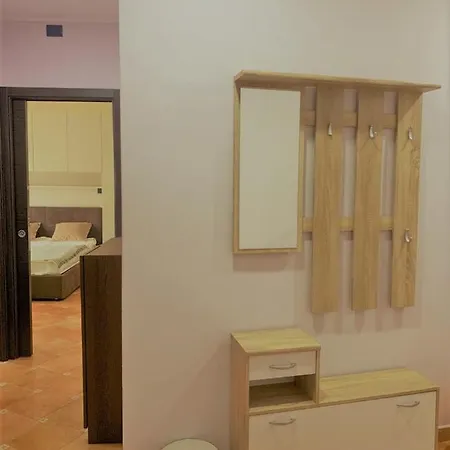 Street Apartment *